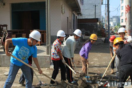 兴安地产集团积极投入抗洪抢险工作